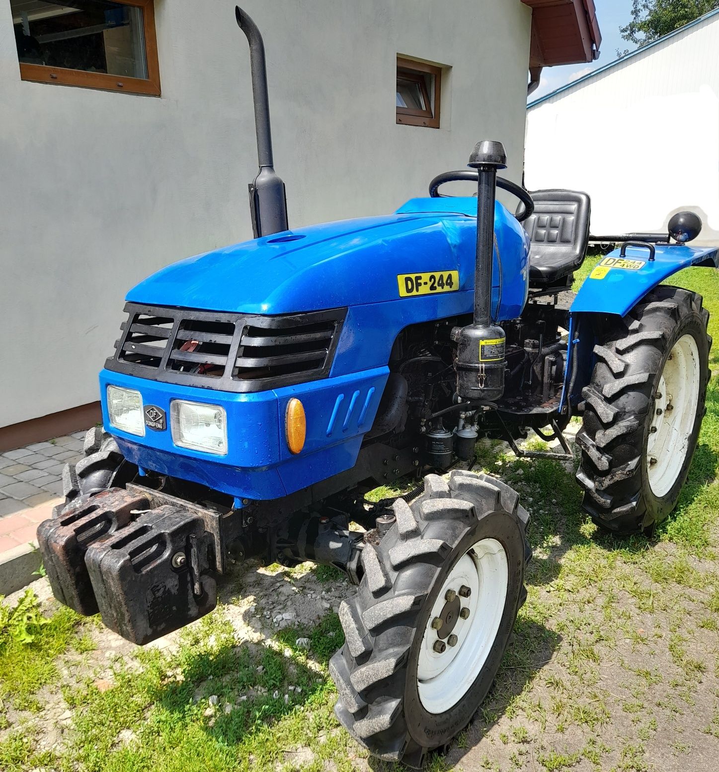 Трактор Dongfeng DF-244 повнопривідний 4х4 гідропідсилювач дизель 24кс