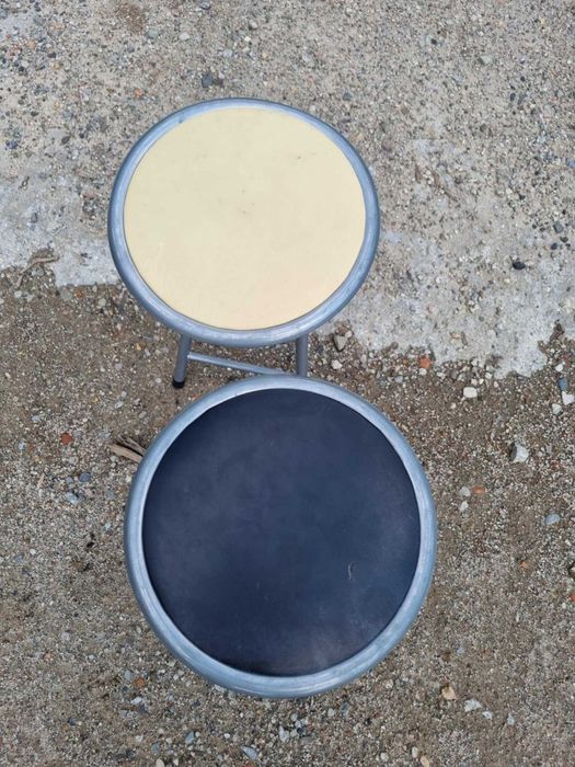 Stołek składany metalowy 30cm średnicy, 45cm wysokość. Czarne, kremowe