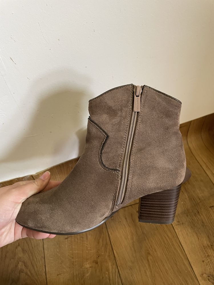 Brązowe zamszowe buty botki za kostkę kowbojki na obcasie