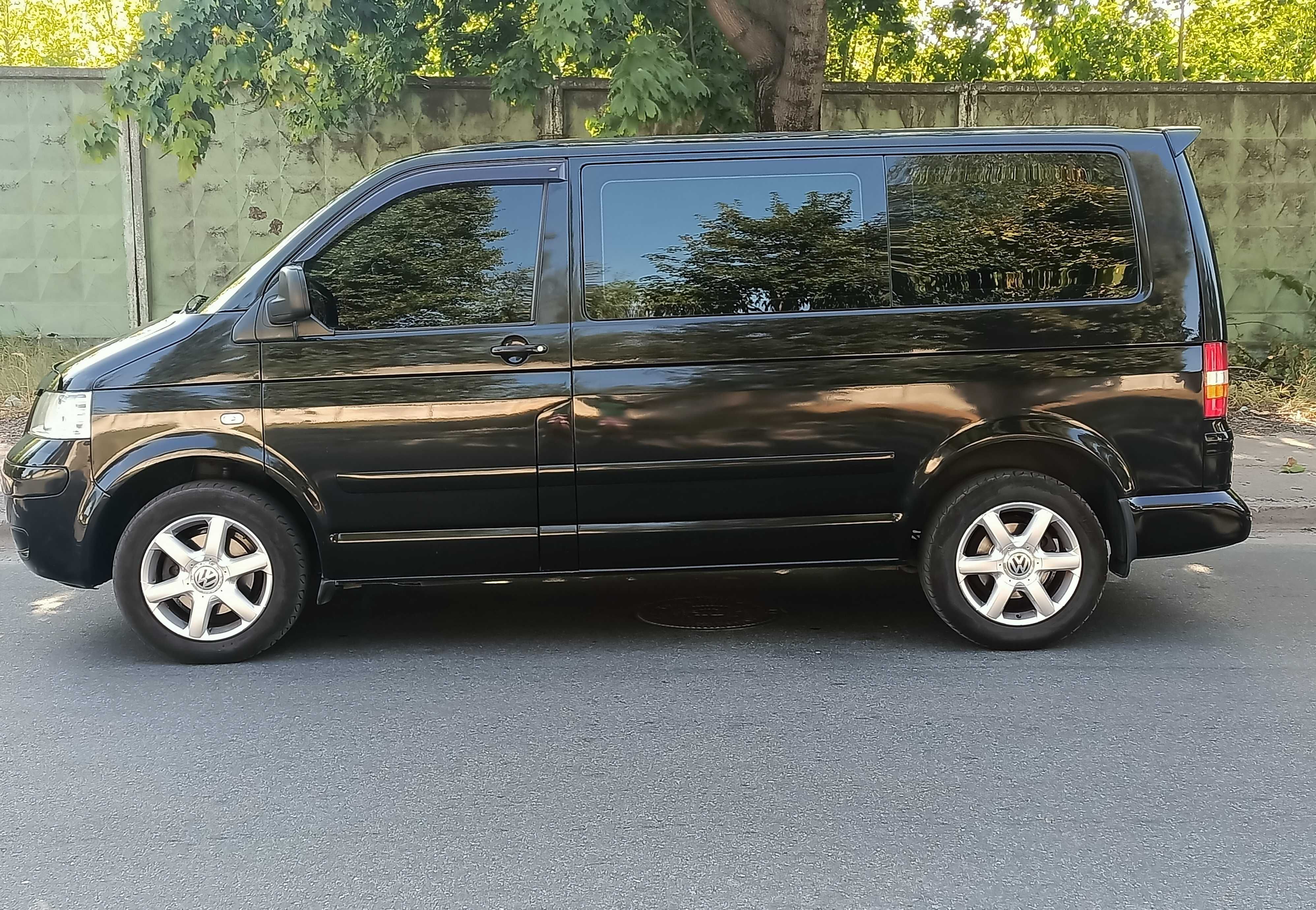 Volkswagen Transporter ( автомат )  в хорошем состоянии