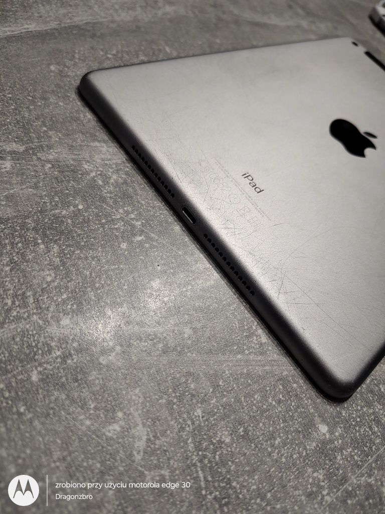 Apple iPad A1823 (5 generacji) pojemność 128GB opis
