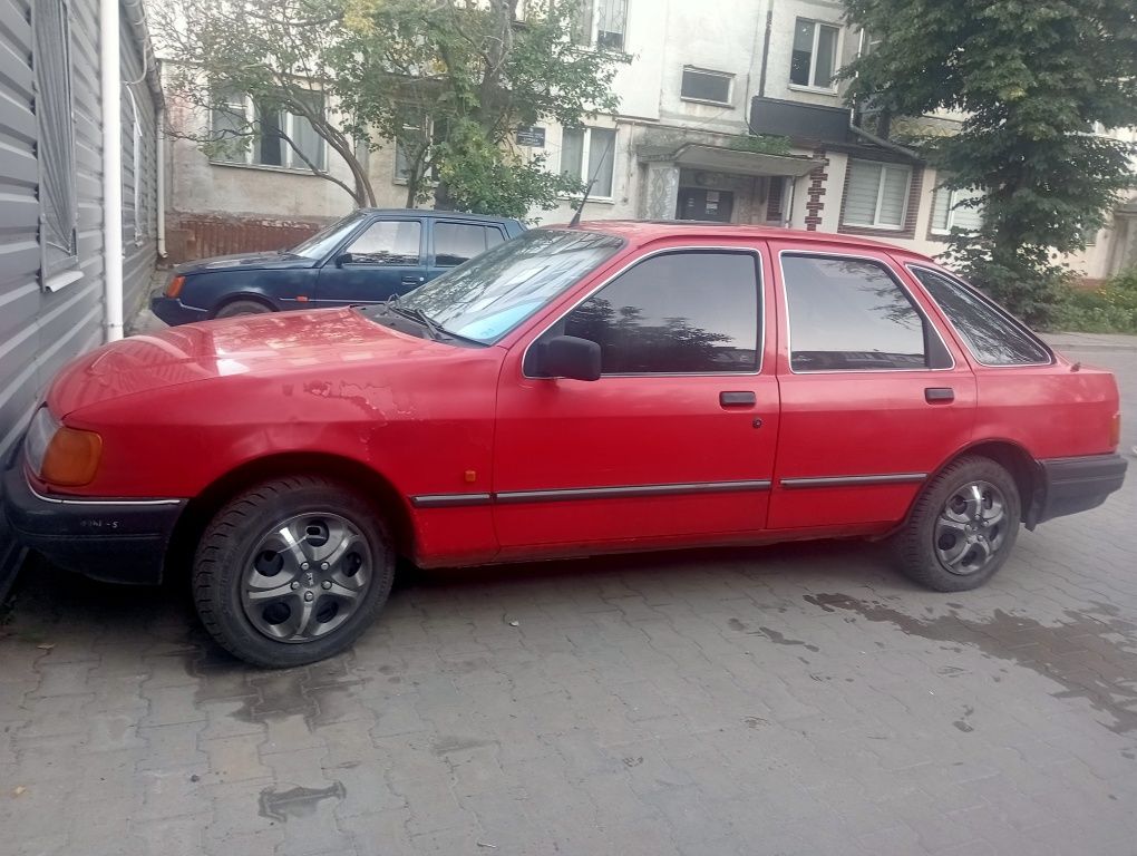 Продам машину форд