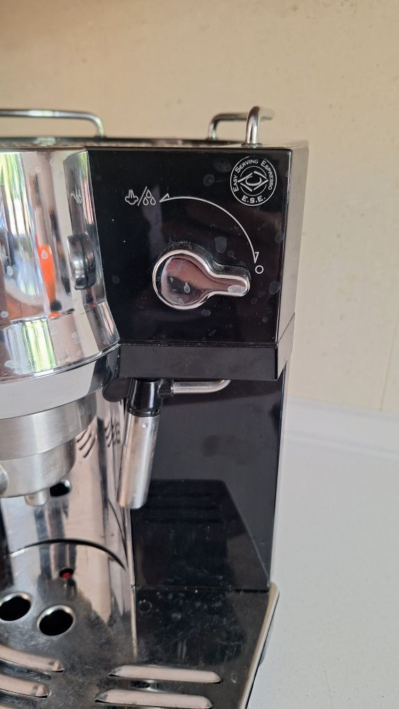 Sprzedam ekspres.do kawy Delonghi