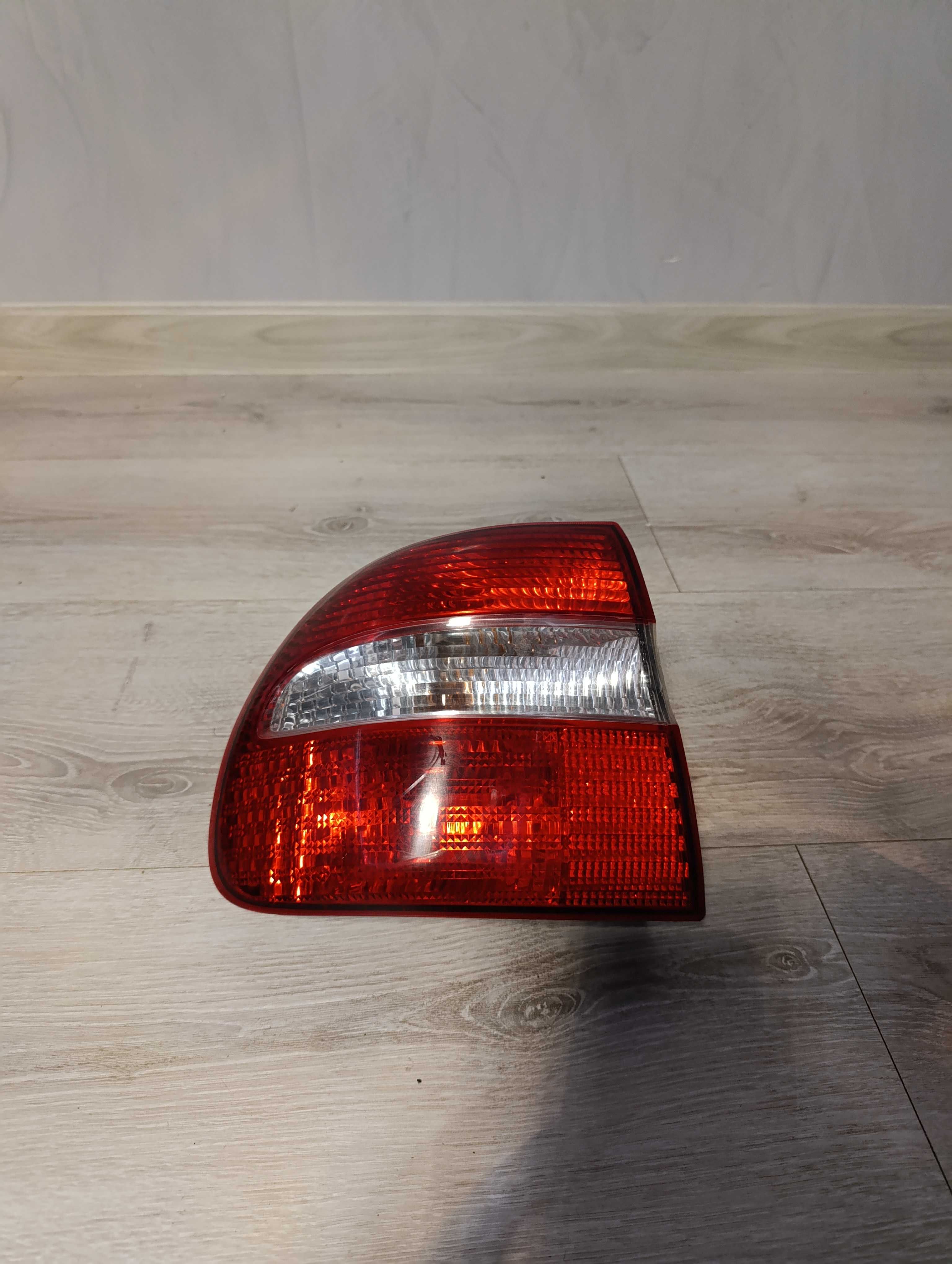 Lampa tylna lewa lewy tył Volvo s40 kombi