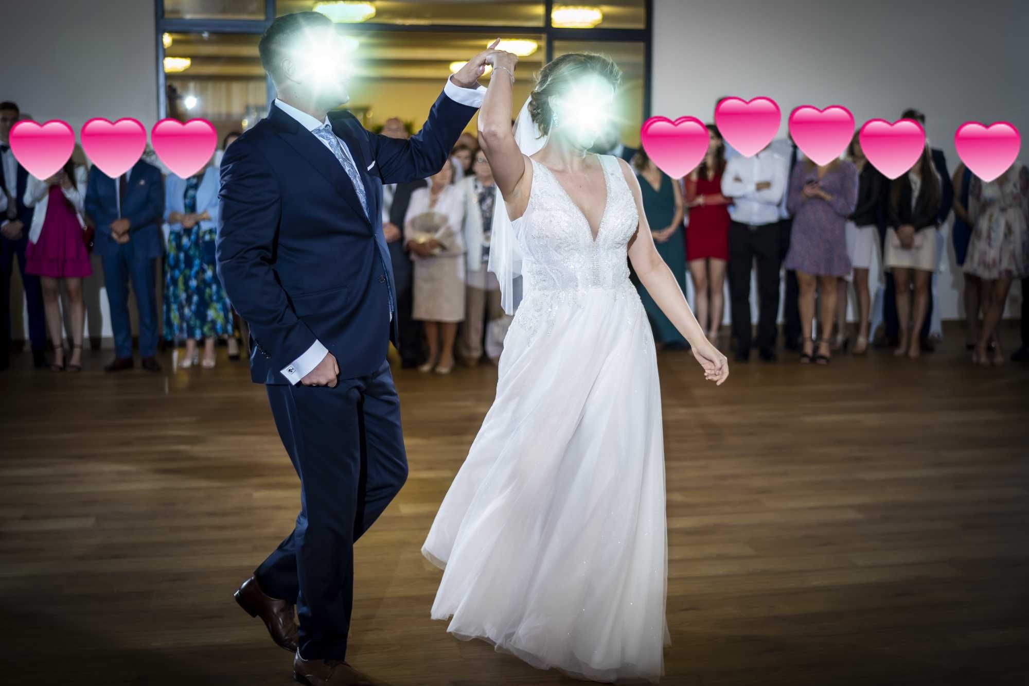 Suknia Ślubna " Dolly " z przepięknie zdobionym gorsetem!