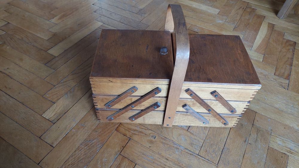 Szkatułka organizer niciarka drewniana kuferek