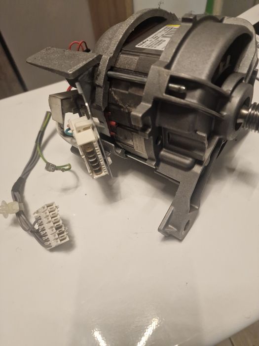 Silnik nidec  WU112U45W00