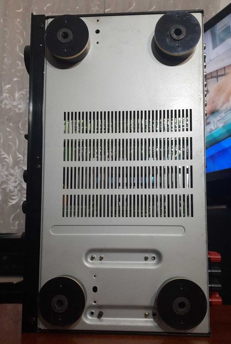 Denon PMA-280; Onkyo A-8420- стерео усилители.