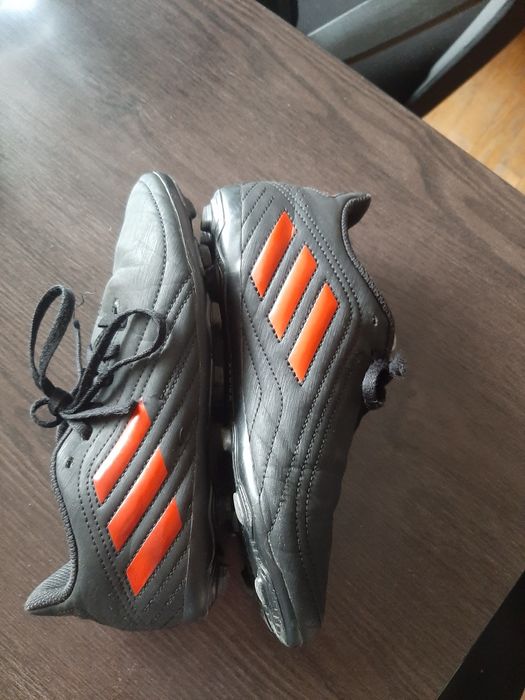 Buty piłką nożną z kolcami