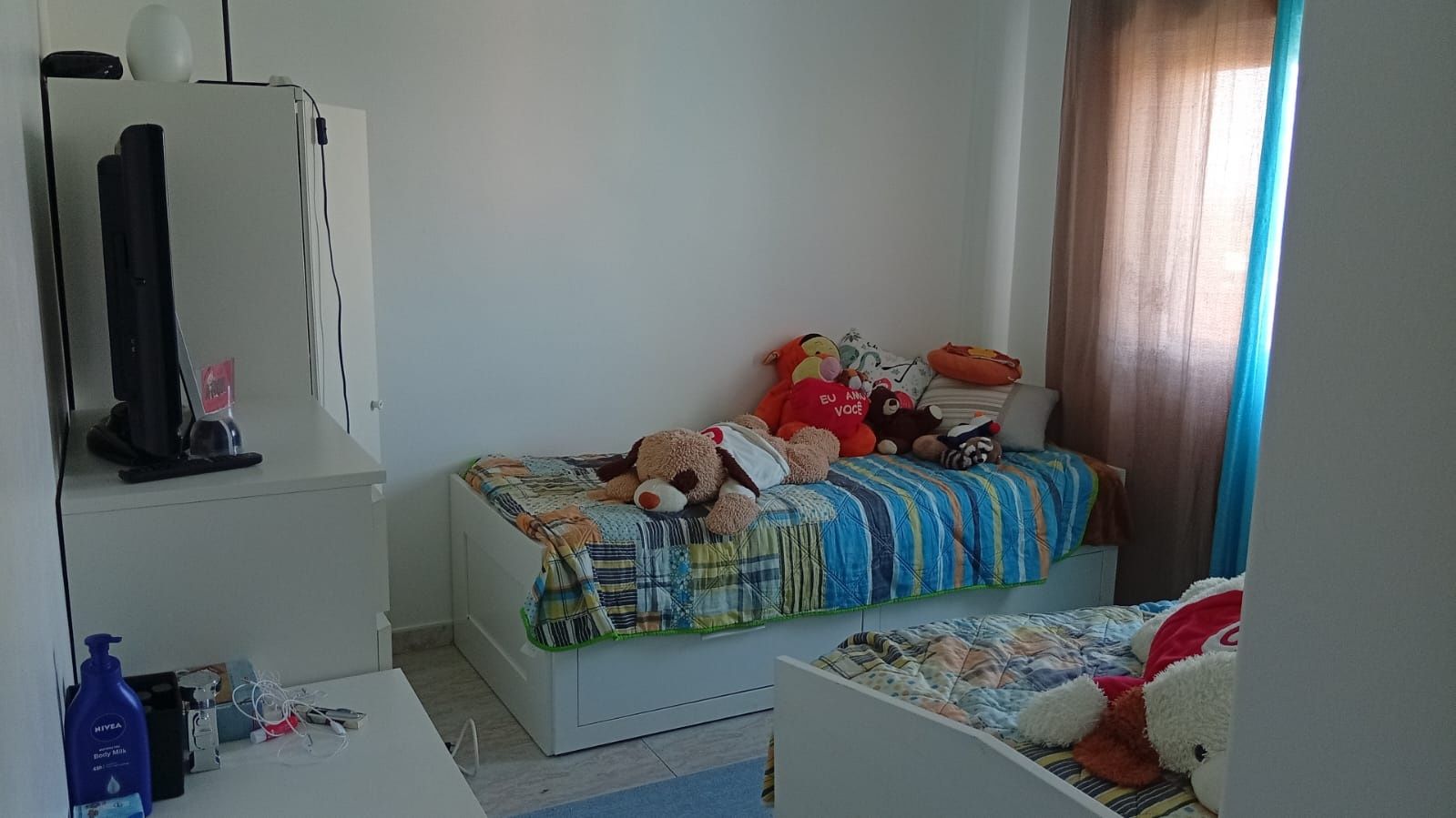 Aluga se quarto de solteiro