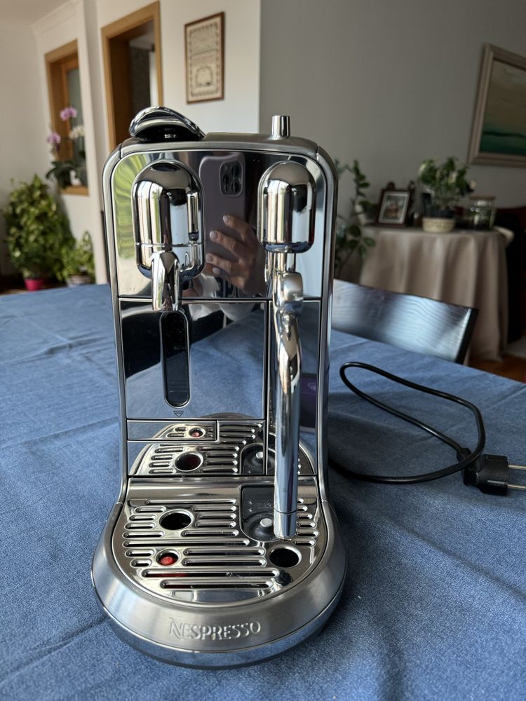 Máquina Nespresso Creatista Plus