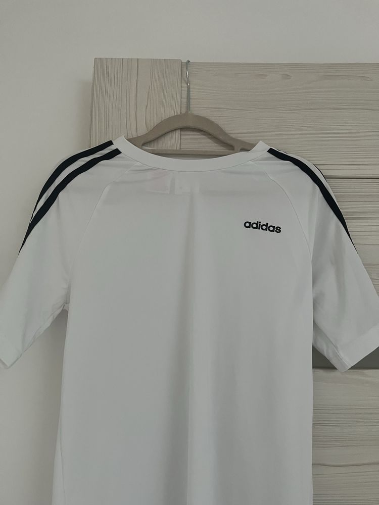 T-shirt sportowy damski Adidas