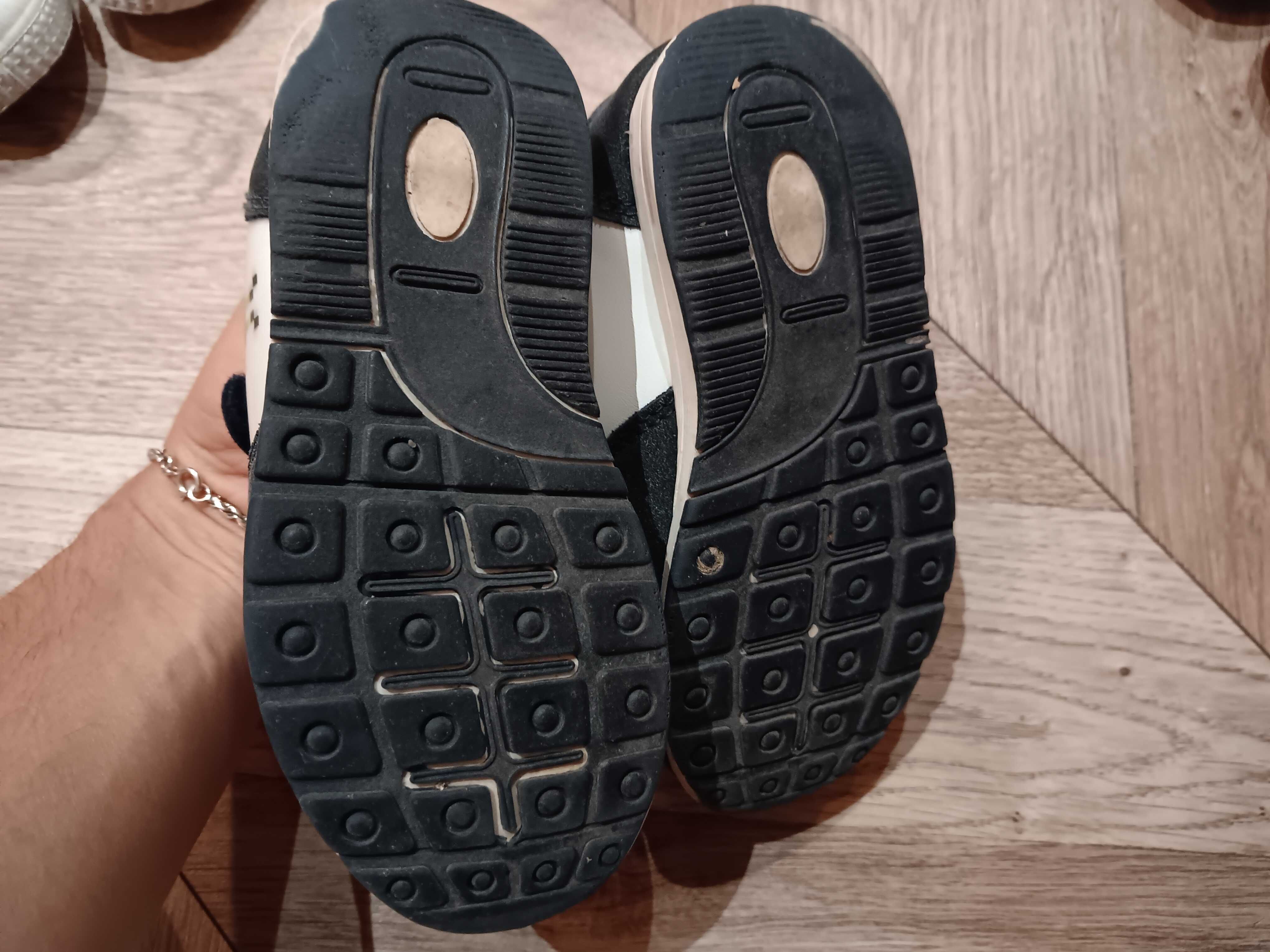 Sapatos de bebé e criança em excelente estado - victoria e zippy