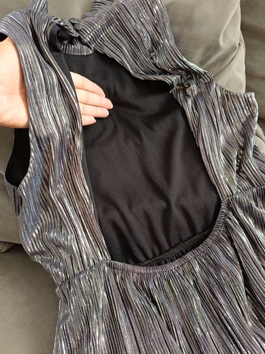 Sukienka plisowana mieniąca,River Island ,odkryte plecy