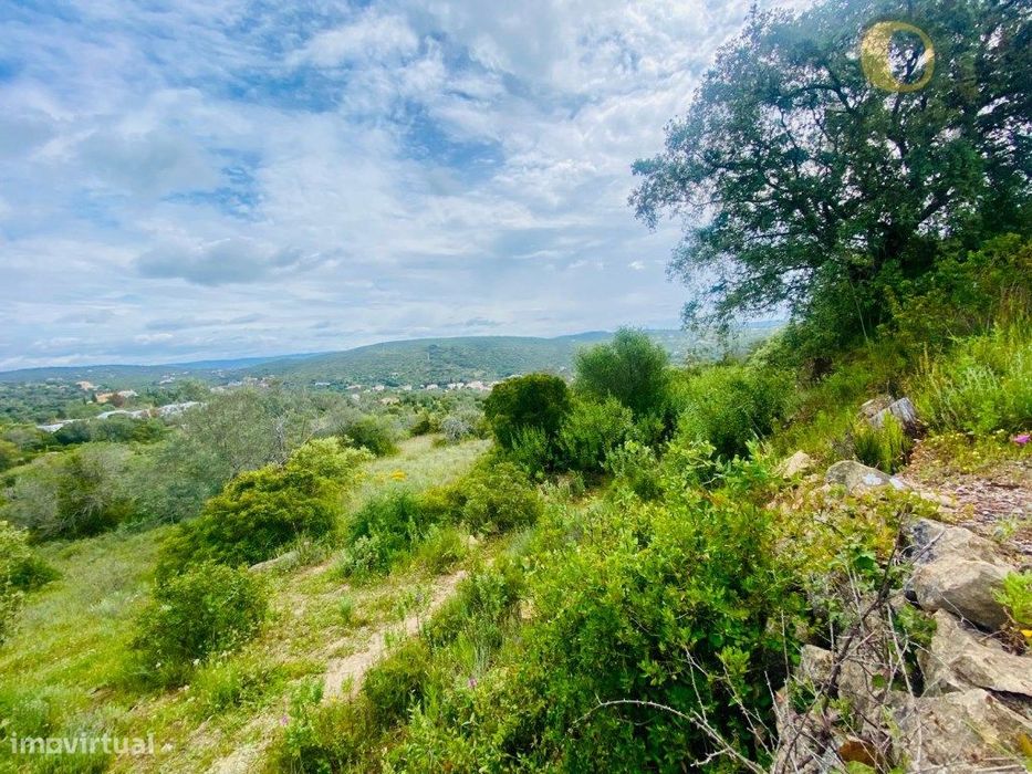 Terreno com duas ruínas e vistas fabulosas sobre o mar e serra