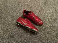 Czerwony buty do piłki nożnej Nike Total 90 Supremacy model 2006