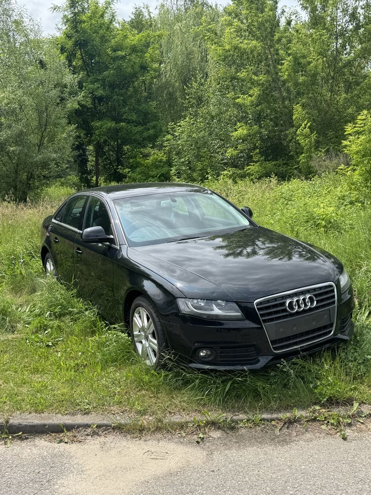 AUDI A4B8 2.0TDI automat Anglik LY9B