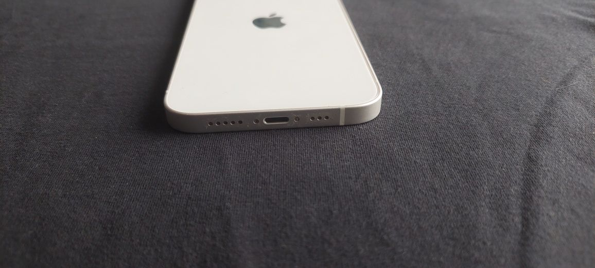 iPhone 12, 128GB z 7 etui, szkiełkiem ochronnym i dowodem zakupu