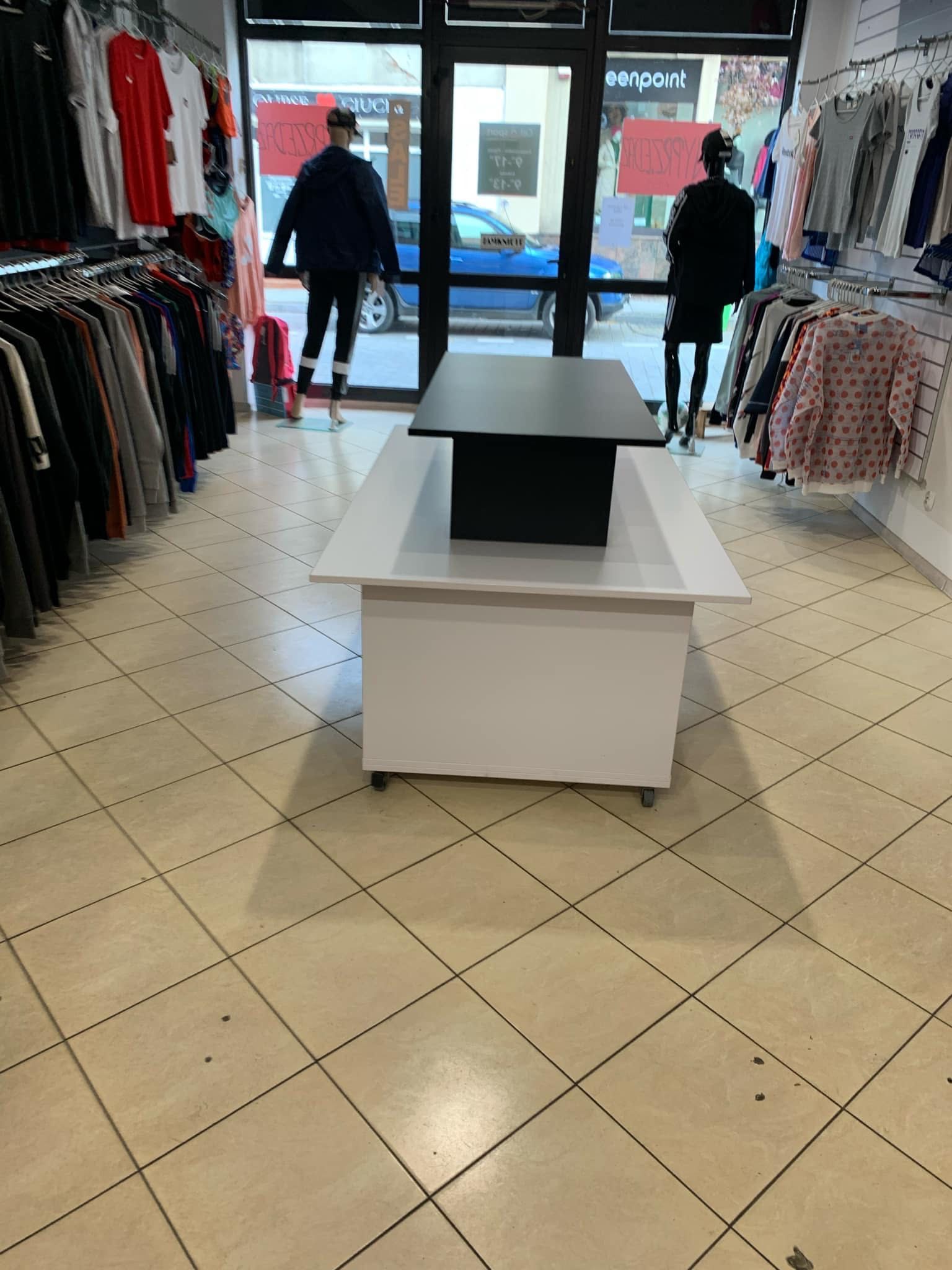 Wyposażenie sklepu odzieżowego