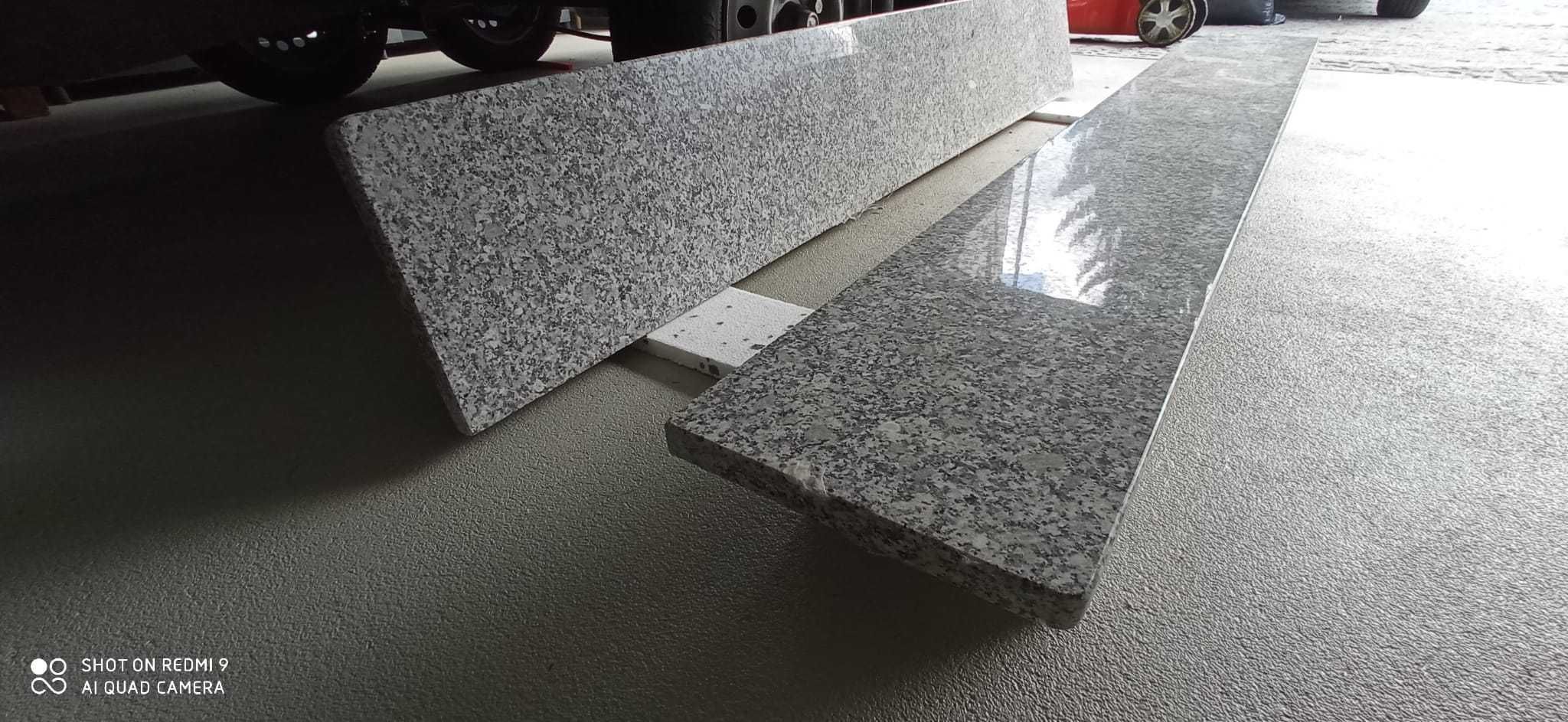 Parapety granitowe dł.: 2m,  1,8m - NOWE !!!