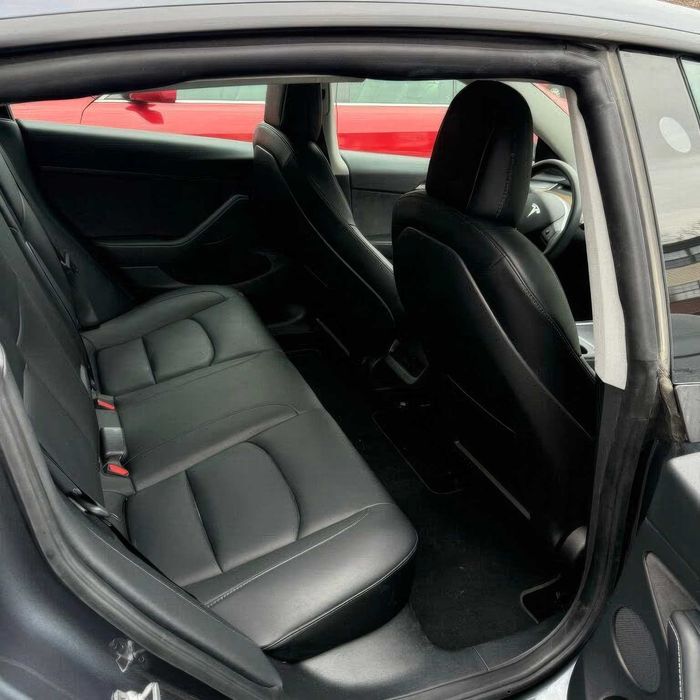 Tesla Model 3 Long Range      2022