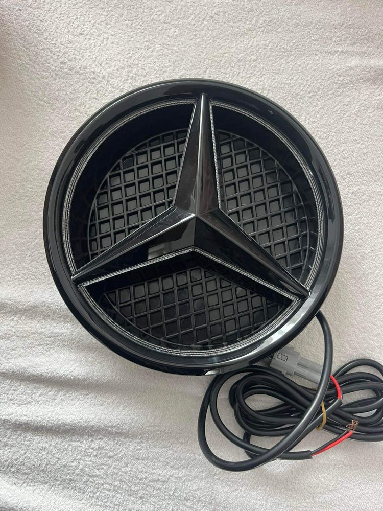 Emblemat swiecąca gwiazda na grill Mercedes
