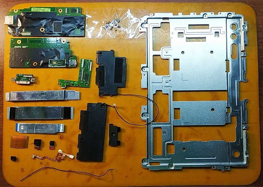 Деталі планшету ASUS   TF 103c