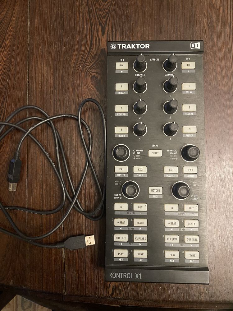 Native instruments Traxktor X1 + Audio DJ 8