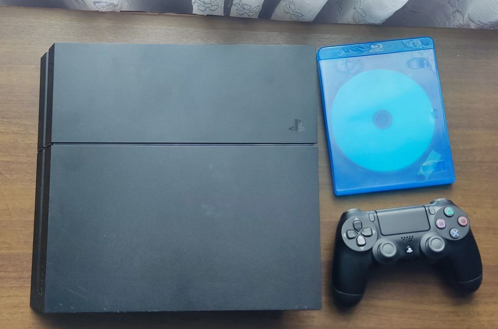 Продам  PS4 FAT 500Gb ПО 12.00  БАГАТО ІГР!