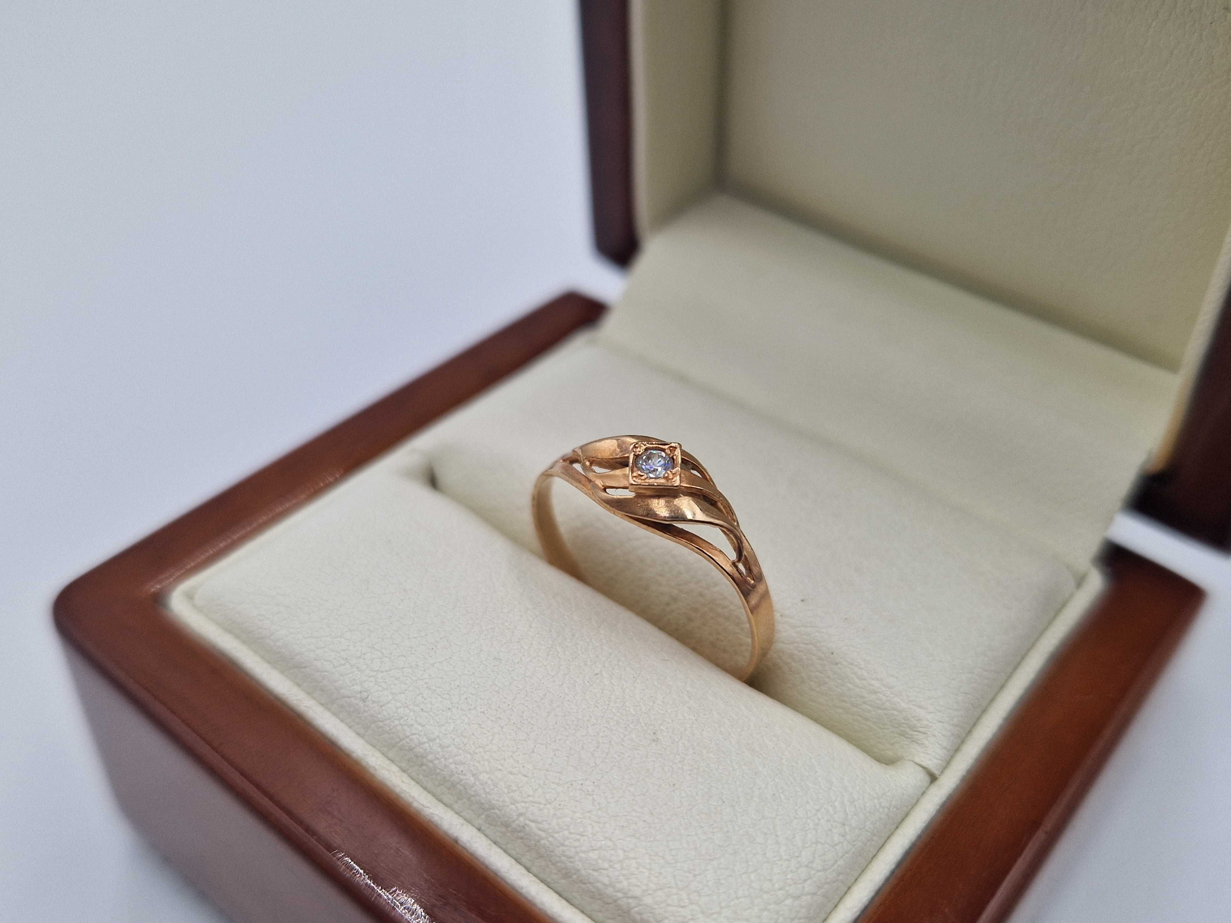 Piękny złoty pierścionek 1,04 g 585 14K R. 16