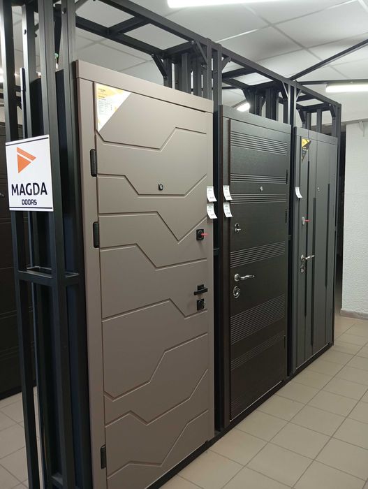 Вхідні двері  MAGDA мІжкімнатні KORFAD  вікна STEKO.REHAU