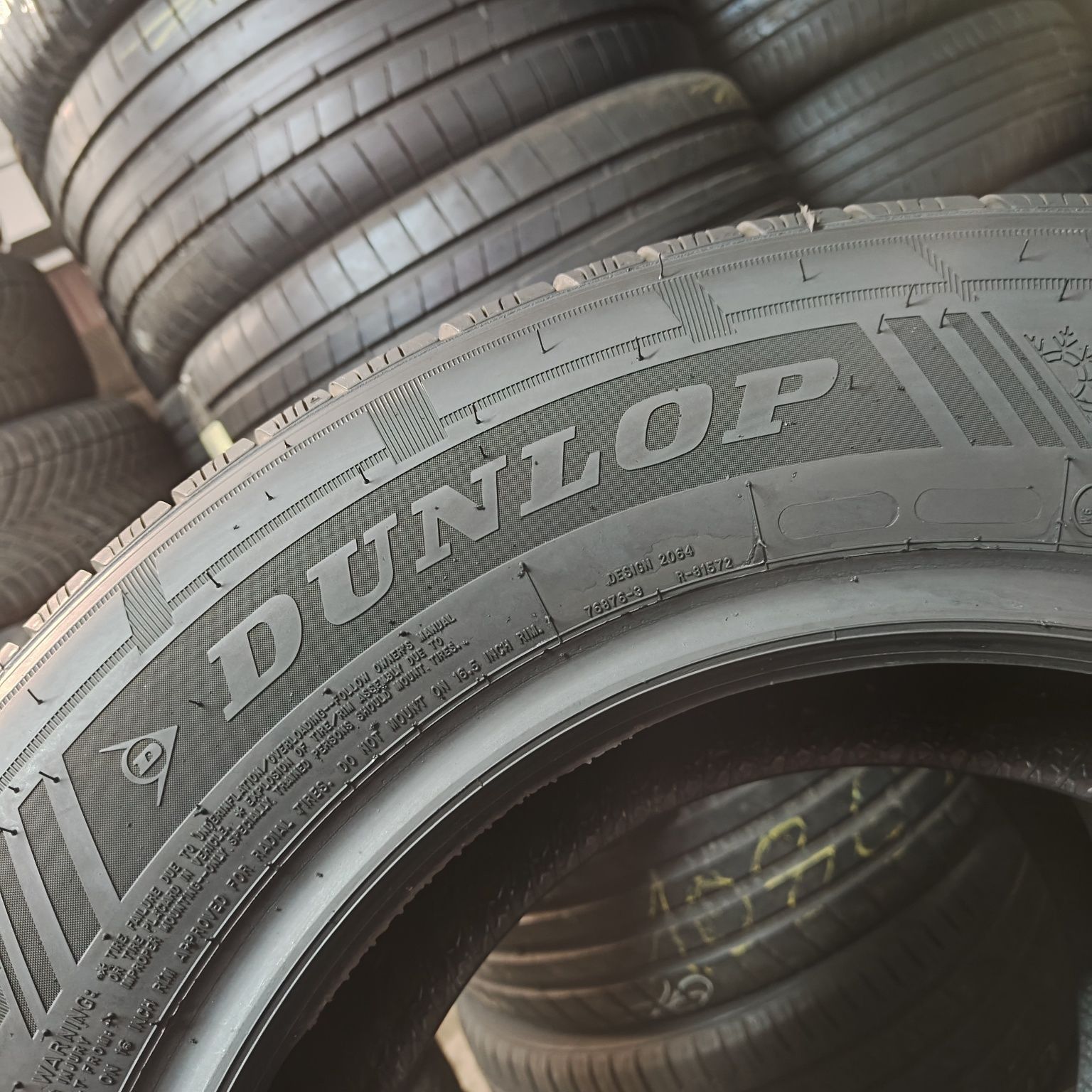 235/65/16 C Sprzedam parę opon całorocznych Dunlop