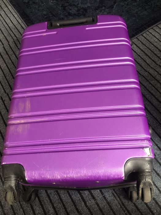 Валіза пластикова міцна!