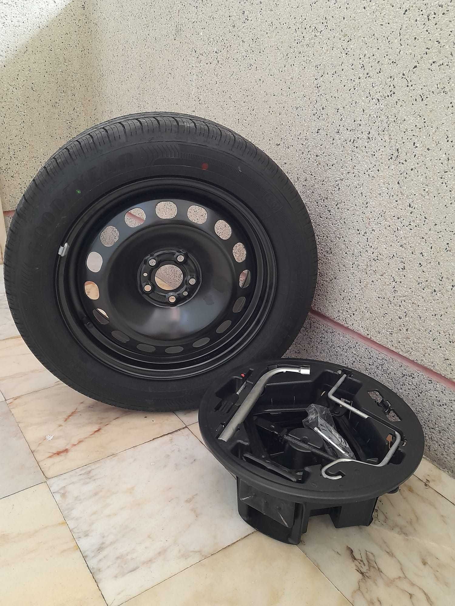 Pneu GOODYEAR NOVO (com conjunto de ferramentas e Macaco)