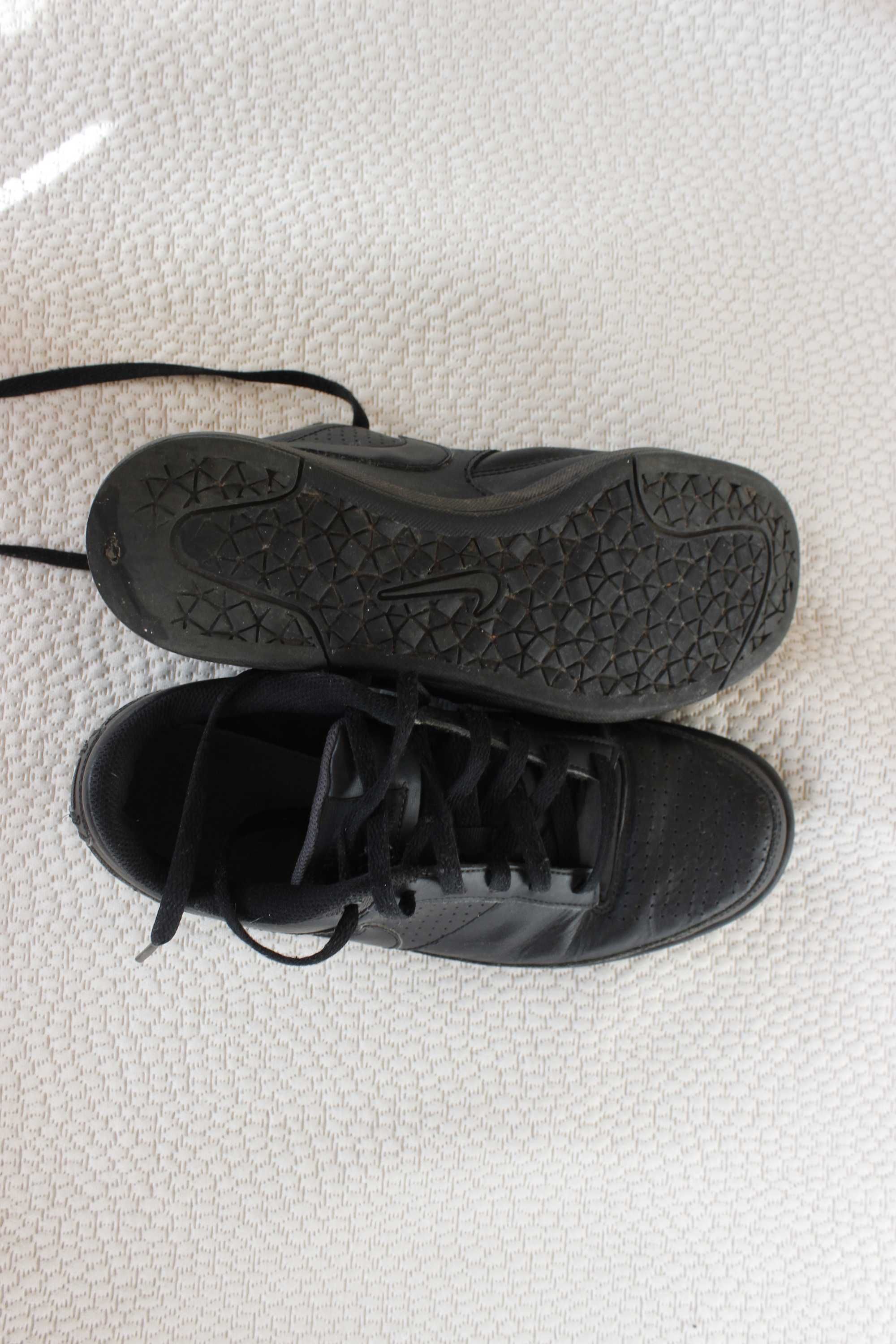 Кеди Nike чорні 41 EUR