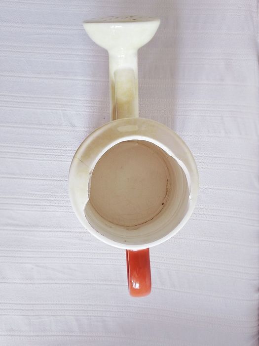 Kremowa konewka ozdobna w jesienne kwiaty