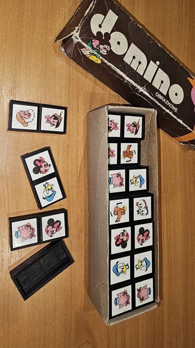 Domino obrazkowe 28 elementów. PRL  lata 80.  Postaci z bajek Disneya