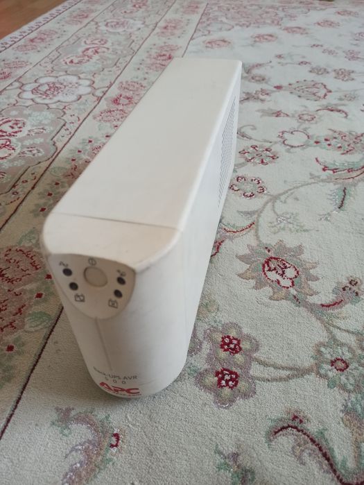 Джерело безперебійного живлення APC BACK-UPS AVR 500.