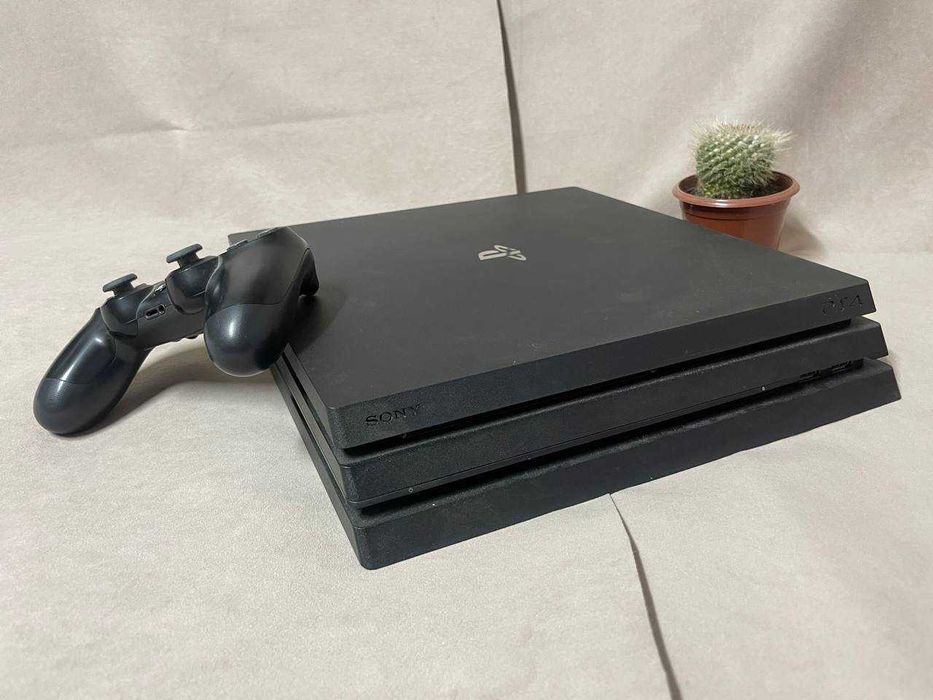 PS 4 PRO Model CUH-710BB