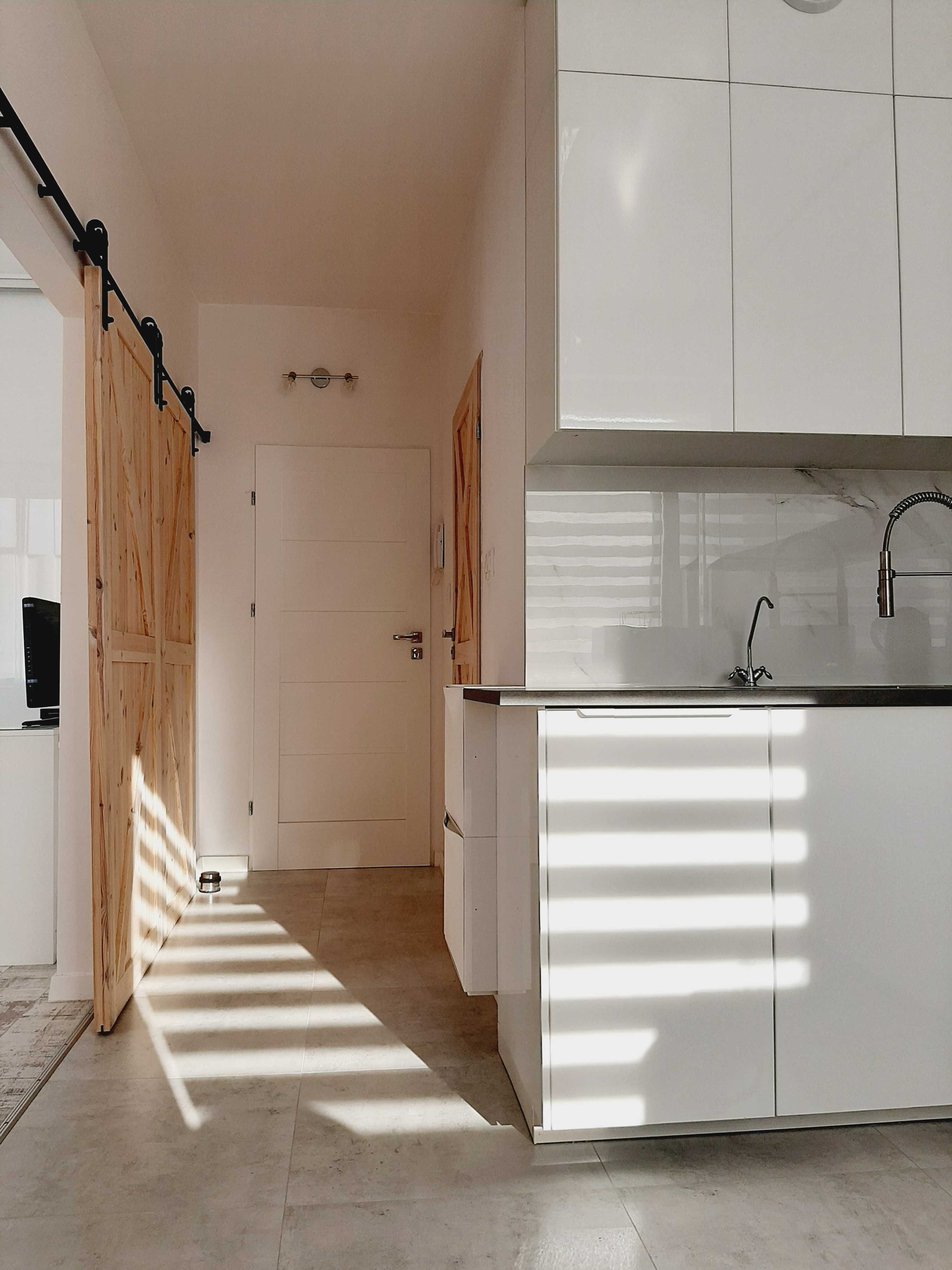 Ekskluzywny apartament, wynajem całoroczny, balkon