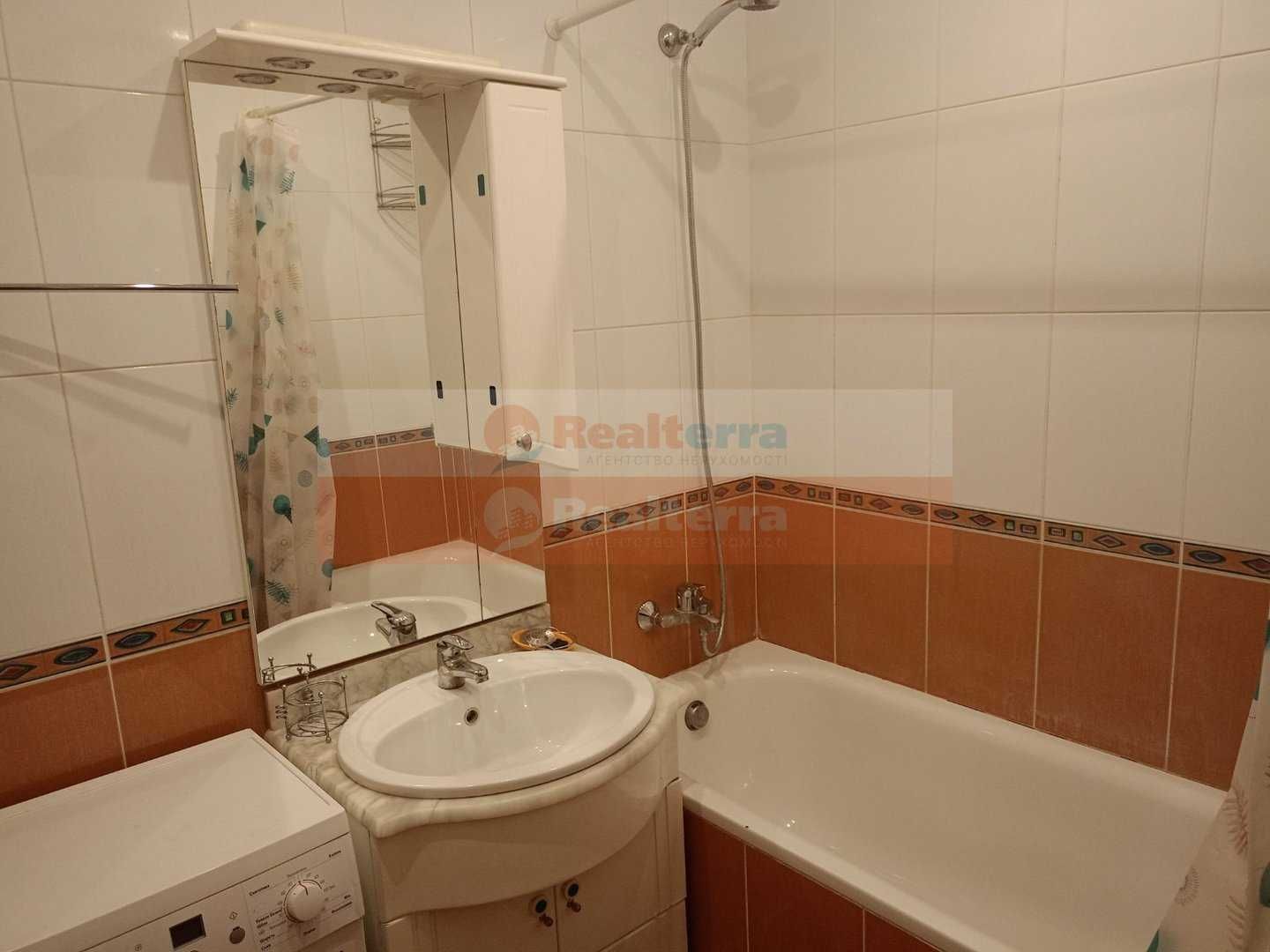 2 к, Киев, Дарница, ул. Ревуцкого 5
