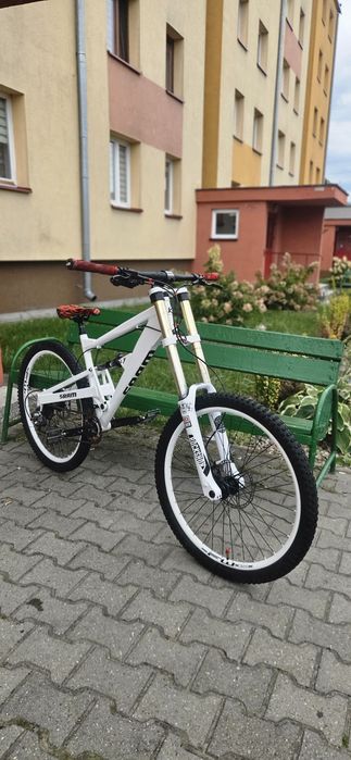 Rower zjazdowy na ramię kross