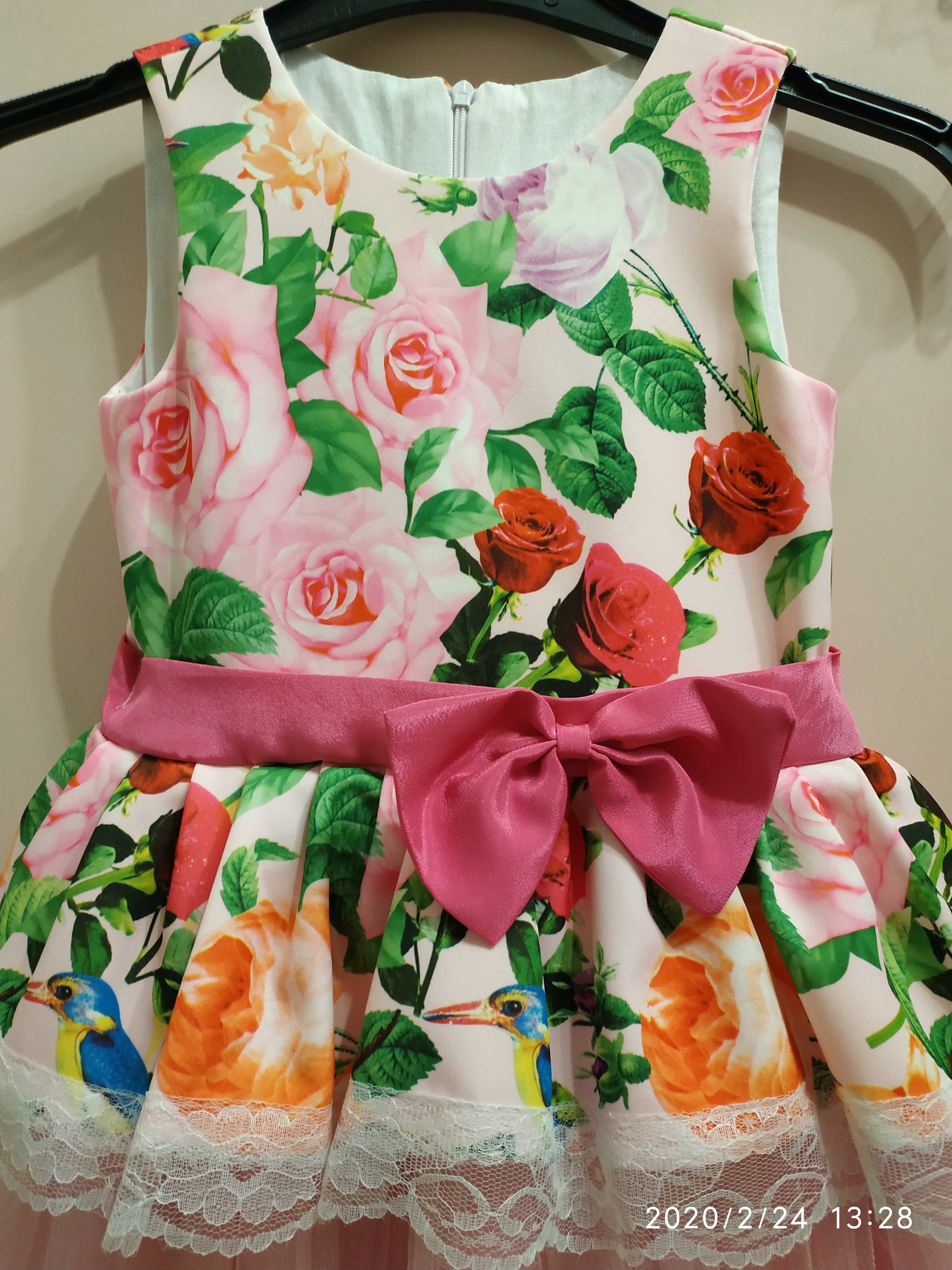 Нарядное красивое платье в цветы на выпускной 110-116 5-6 лет