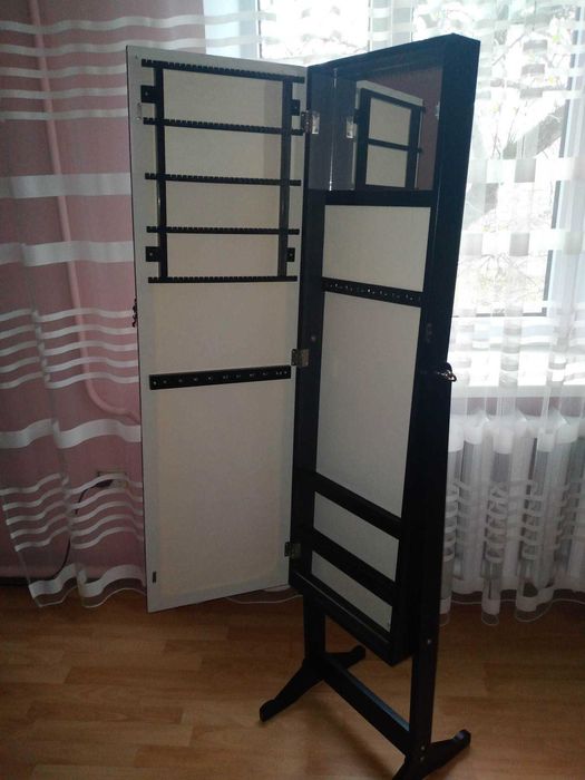 Підлогове дзеркало