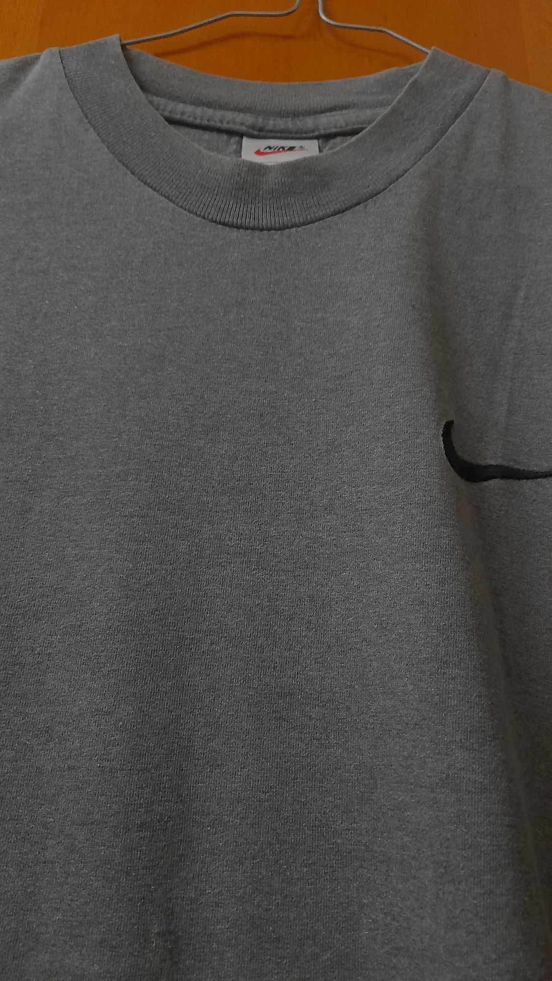 T-Shirt Nike cor cinza escuro tamanho M/L - ÚLTIMOS DIAS