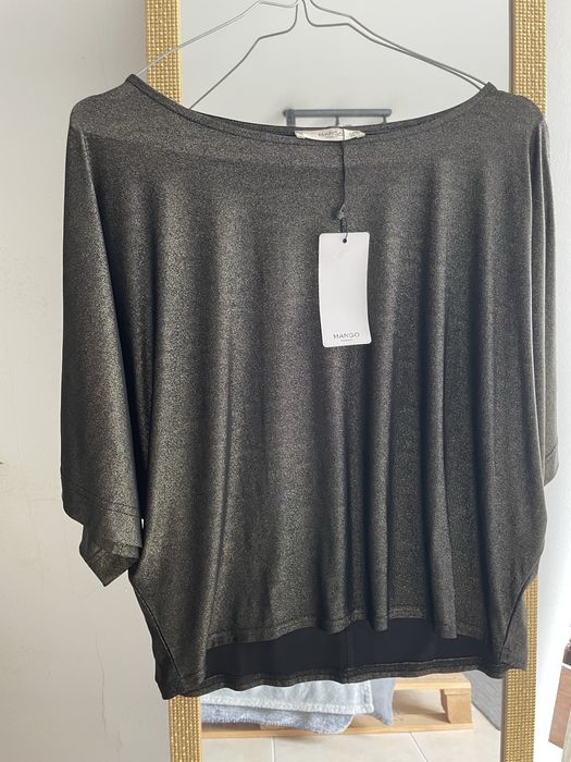 Varias camisolas multicoloridas