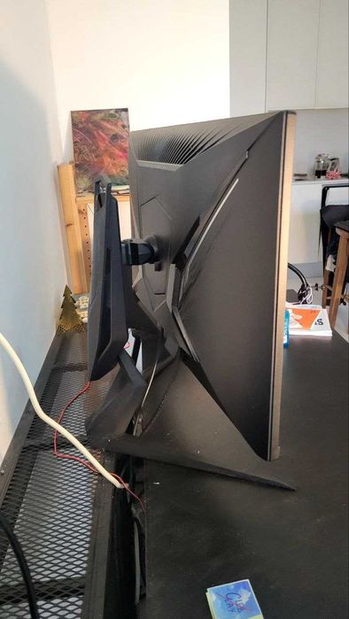 Gigabyte Aourus 32 inch gaming monitor