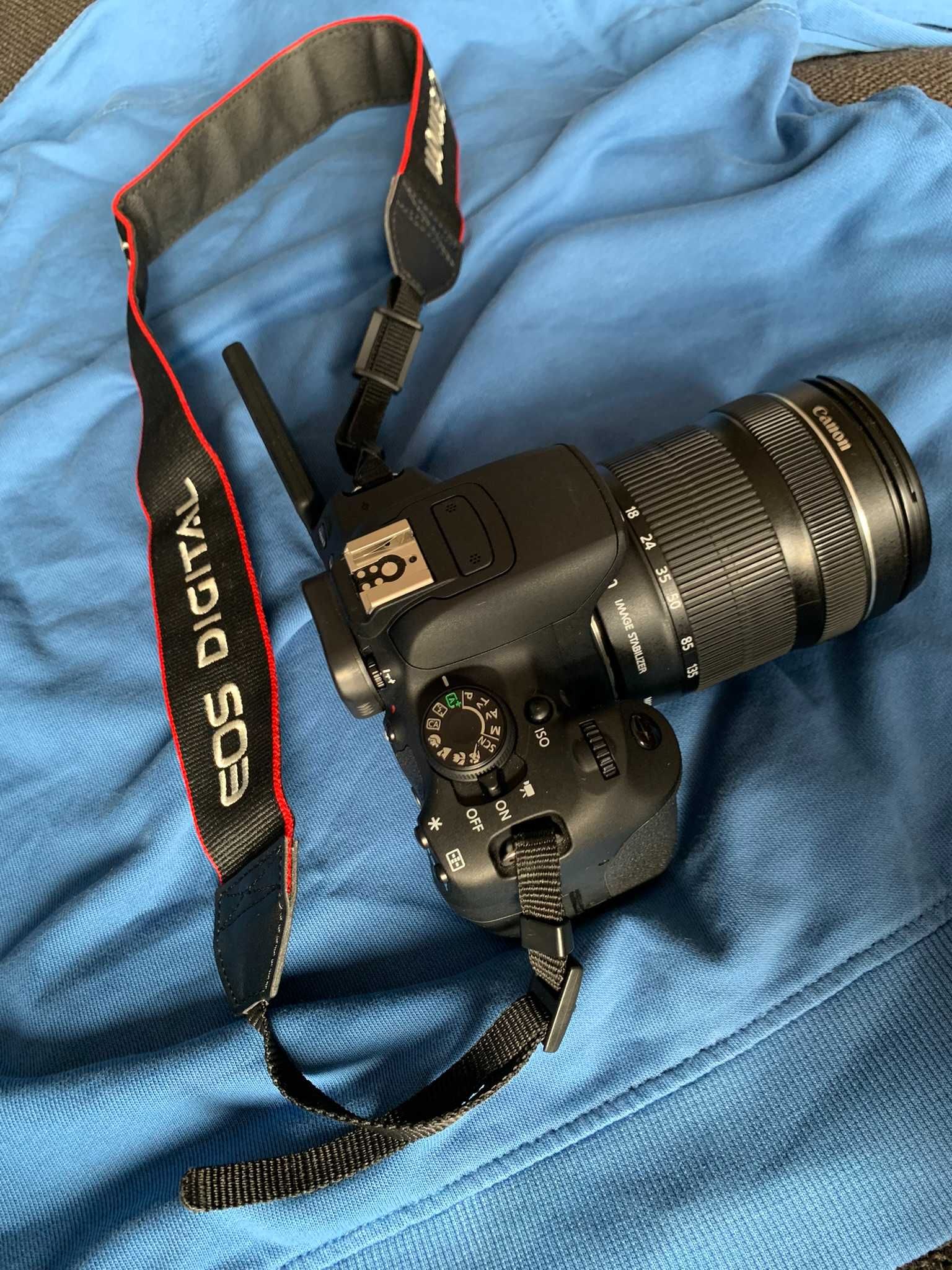 Aparat Canon EOS 700D EF-S 18-135 IS STM