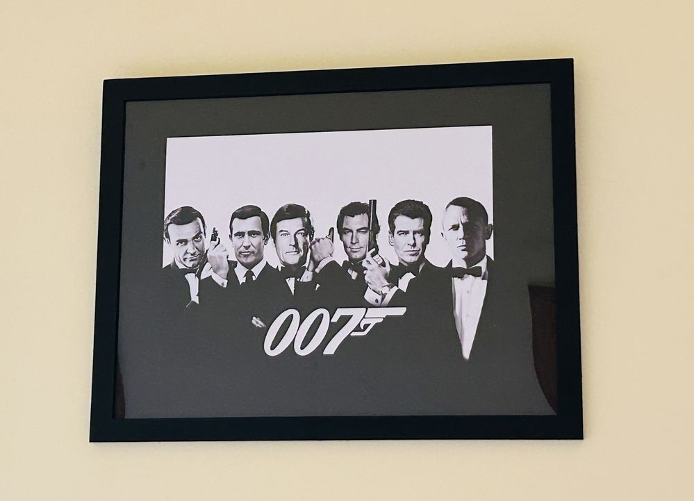 Oprawiony druk cyfrowy James Bond 007