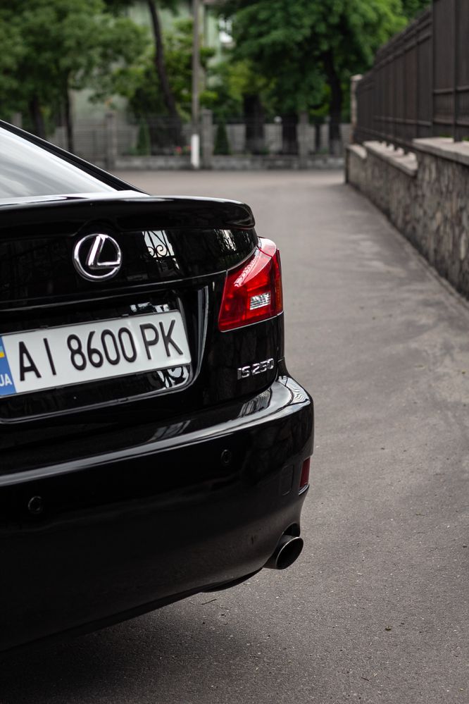 Продам LEXUS IS 250 2,5 бензин v6 Задний привод МКПП макс комплектация